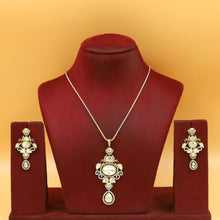 Medium Kundan Pendant Set 18105-69