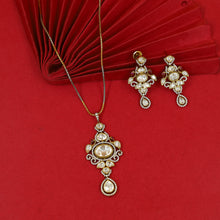 Medium Kundan Pendant Set 18105-69