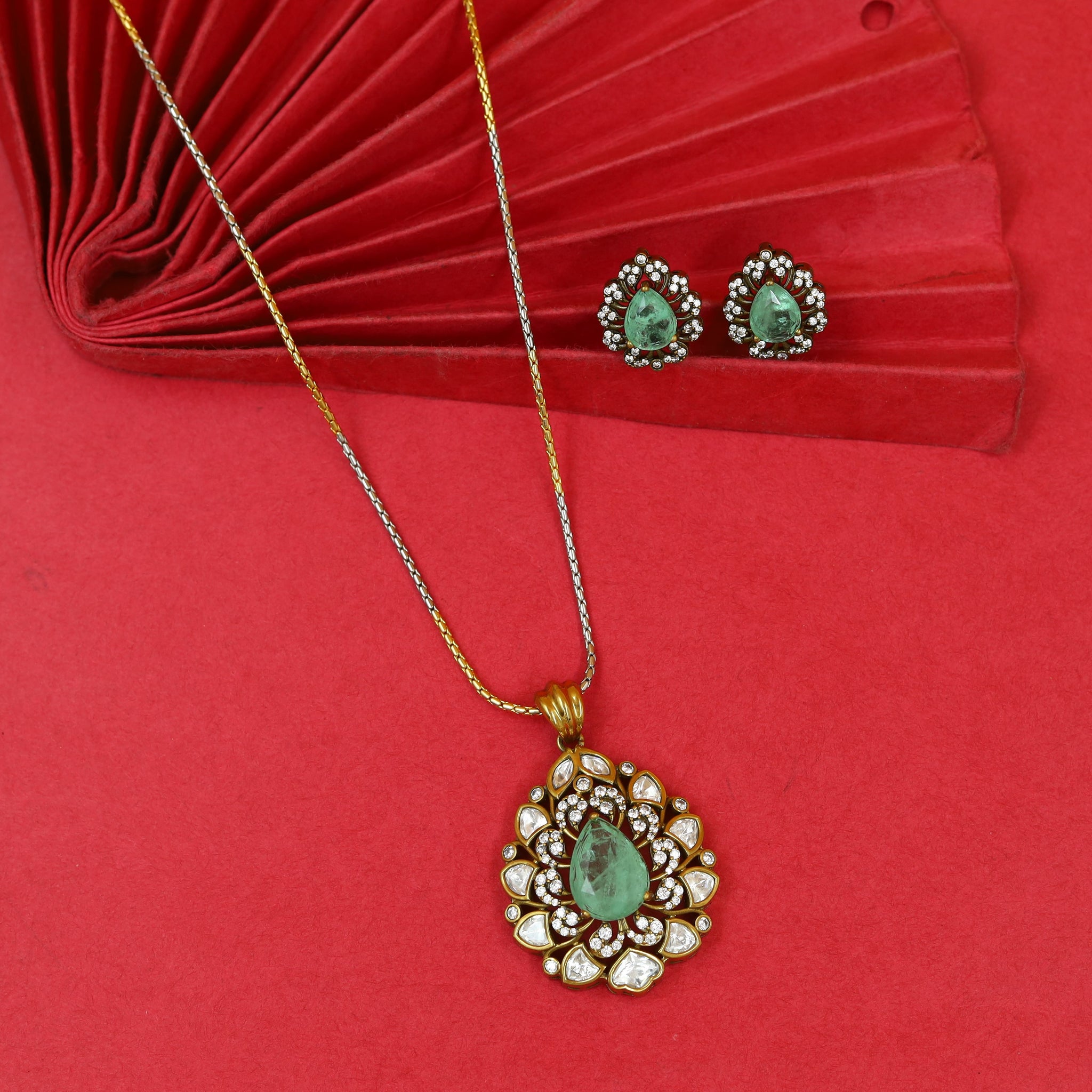 Light Kundan Pendant Set 18335-28