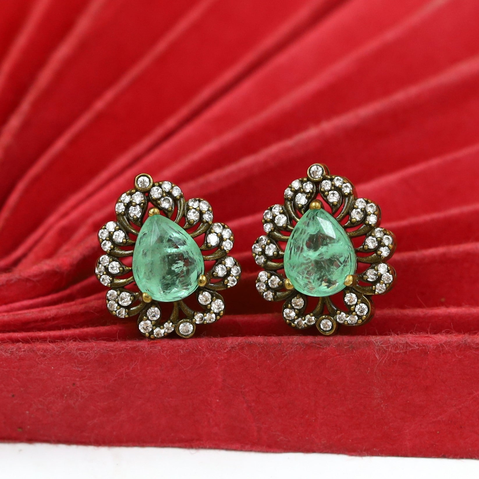 Light Kundan Pendant Set 18335-28