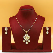 Medium Kundan Pendant Set 18101-69