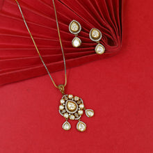 Medium Kundan Pendant Set 18101-69