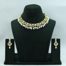 Round Neck Kundan Necklace Set 15620-28