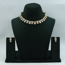 Round Neck Kundan Necklace Set 15622-28