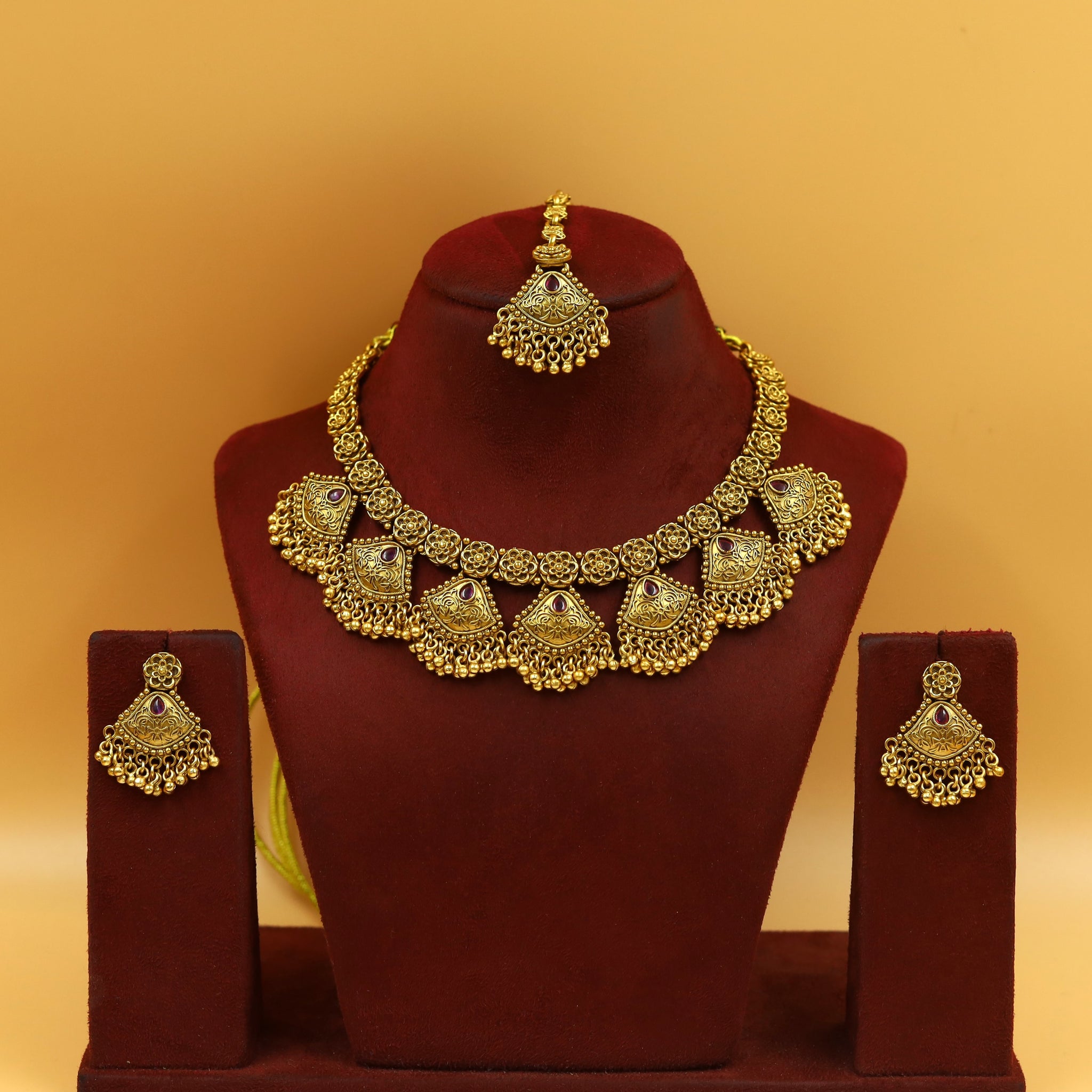 Round Neck Antique Necklace Set 18455-28