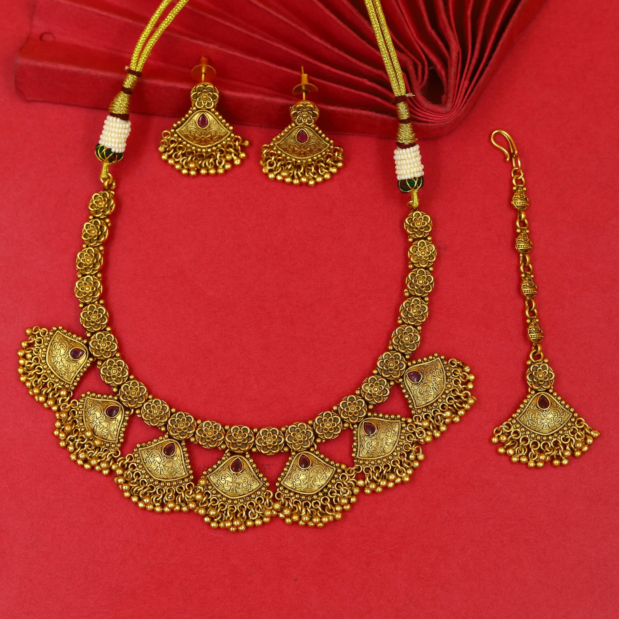 Round Neck Antique Necklace Set 18455-28