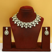 Round Neck Kundan Necklace Set 19265-28