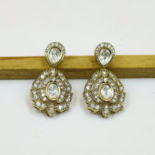 Round Neck Kundan Necklace Set 19265-28