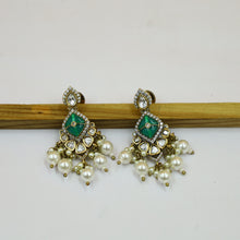 Antique Gold Plated Round Neck Kundan Necklace Set 19238-28