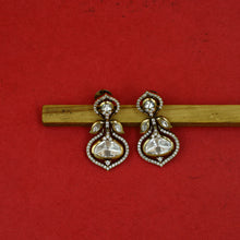 Round Neck Kundan Necklace Set 19799-68