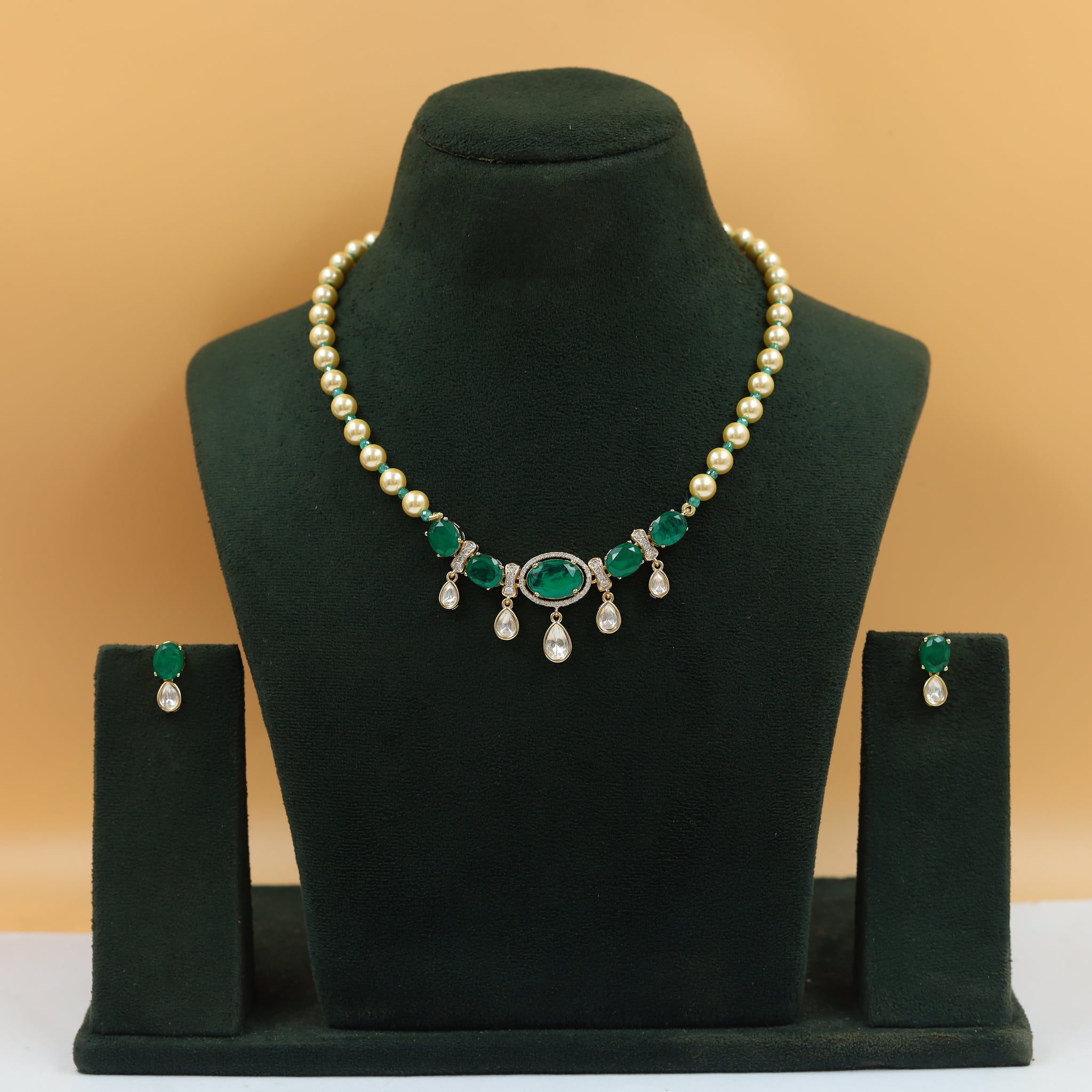 Round Neck Kundan Necklace Set 18967-21