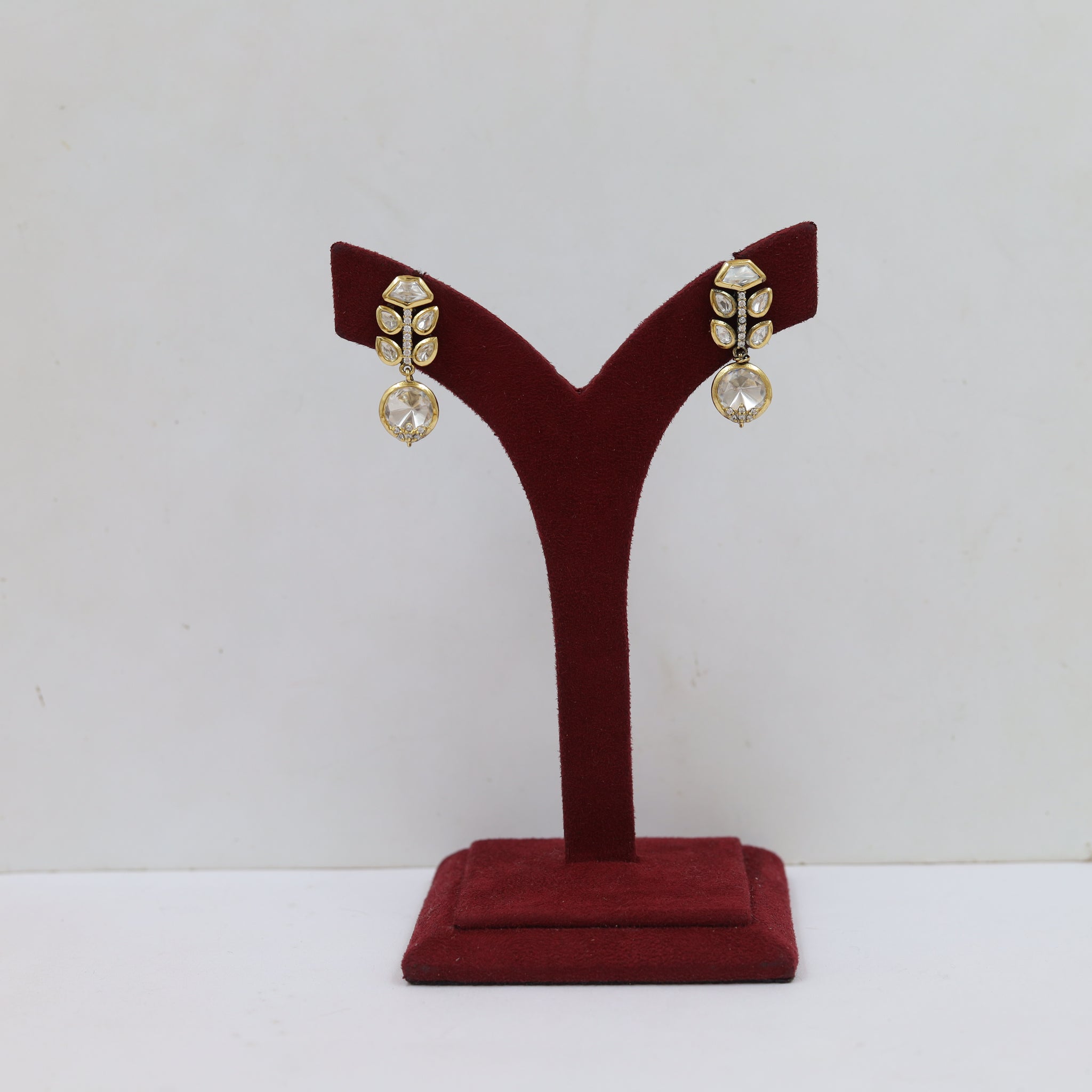 Round Neck Kundan Necklace Set 18915-69