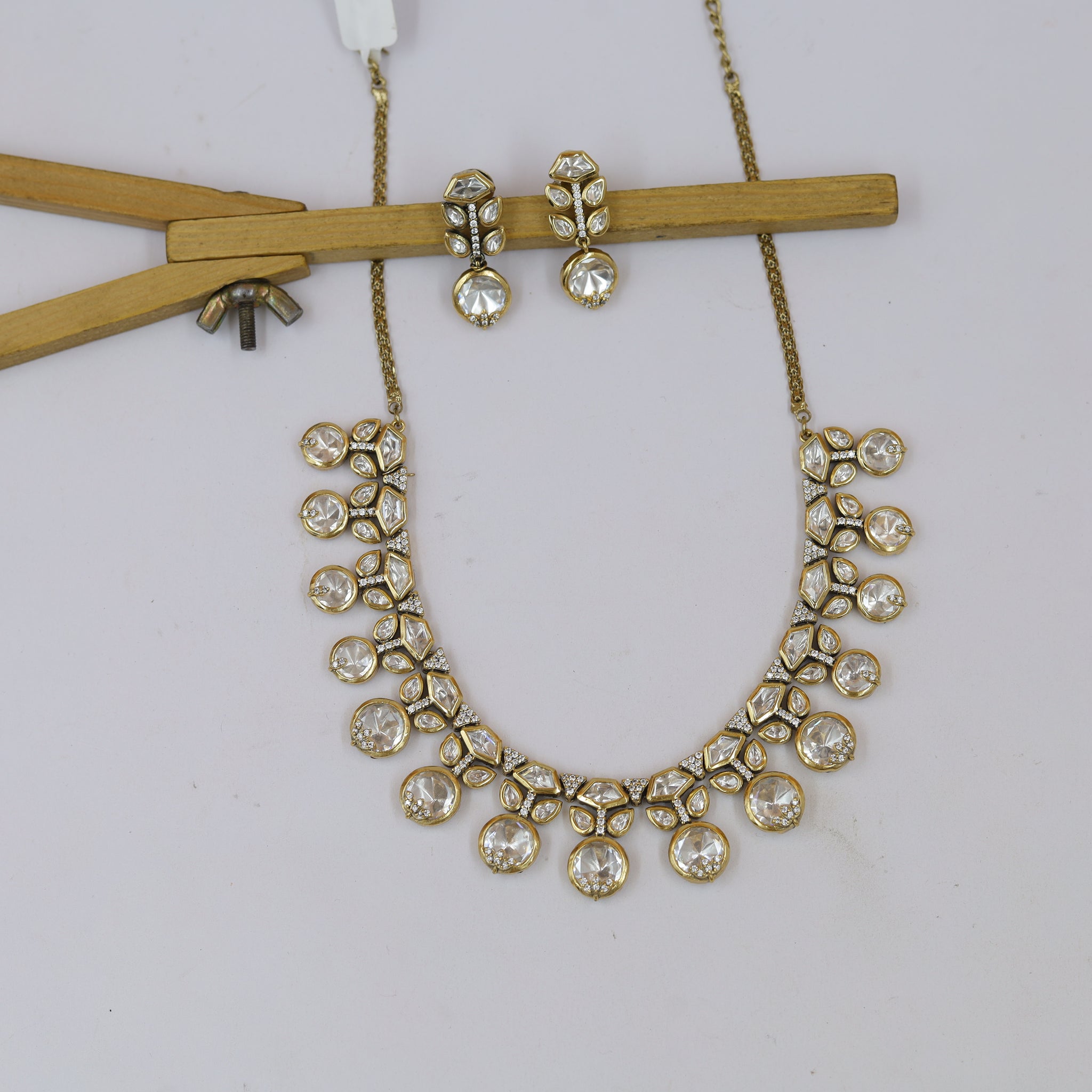 Round Neck Kundan Necklace Set 18915-69