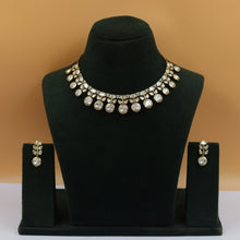 Round Neck Kundan Necklace Set 18915-69