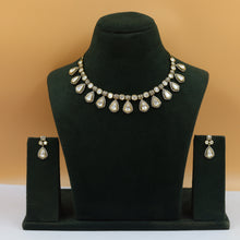 Round Neck Kundan Necklace Set 18919-69