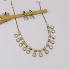 Round Neck Kundan Necklace Set 18919-69