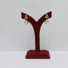 Round Neck Kundan Necklace Set 18919-69