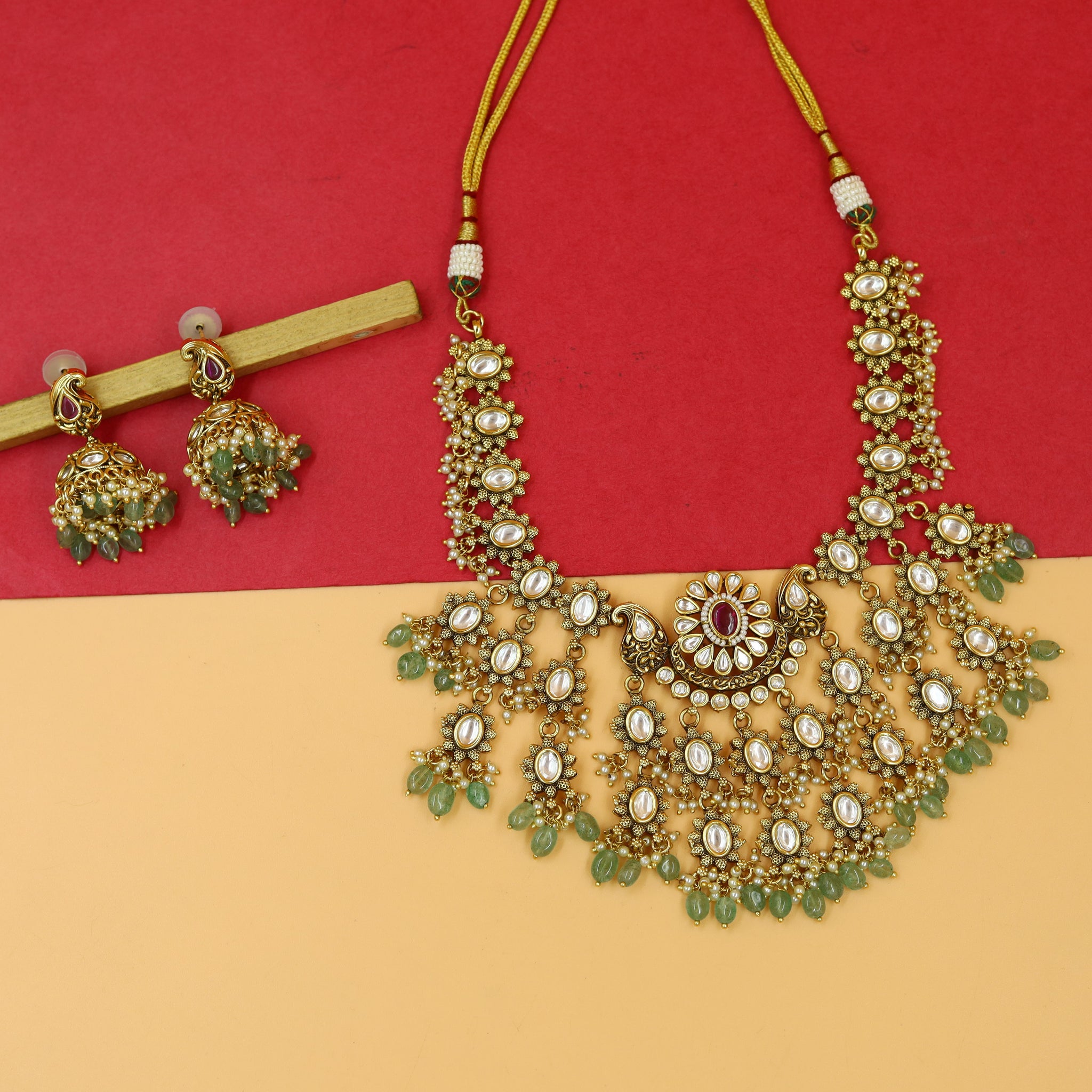 Round Neck Kundan Necklace Set 18445-28