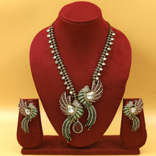 Round Neck Kundan Necklace Set 21229-28