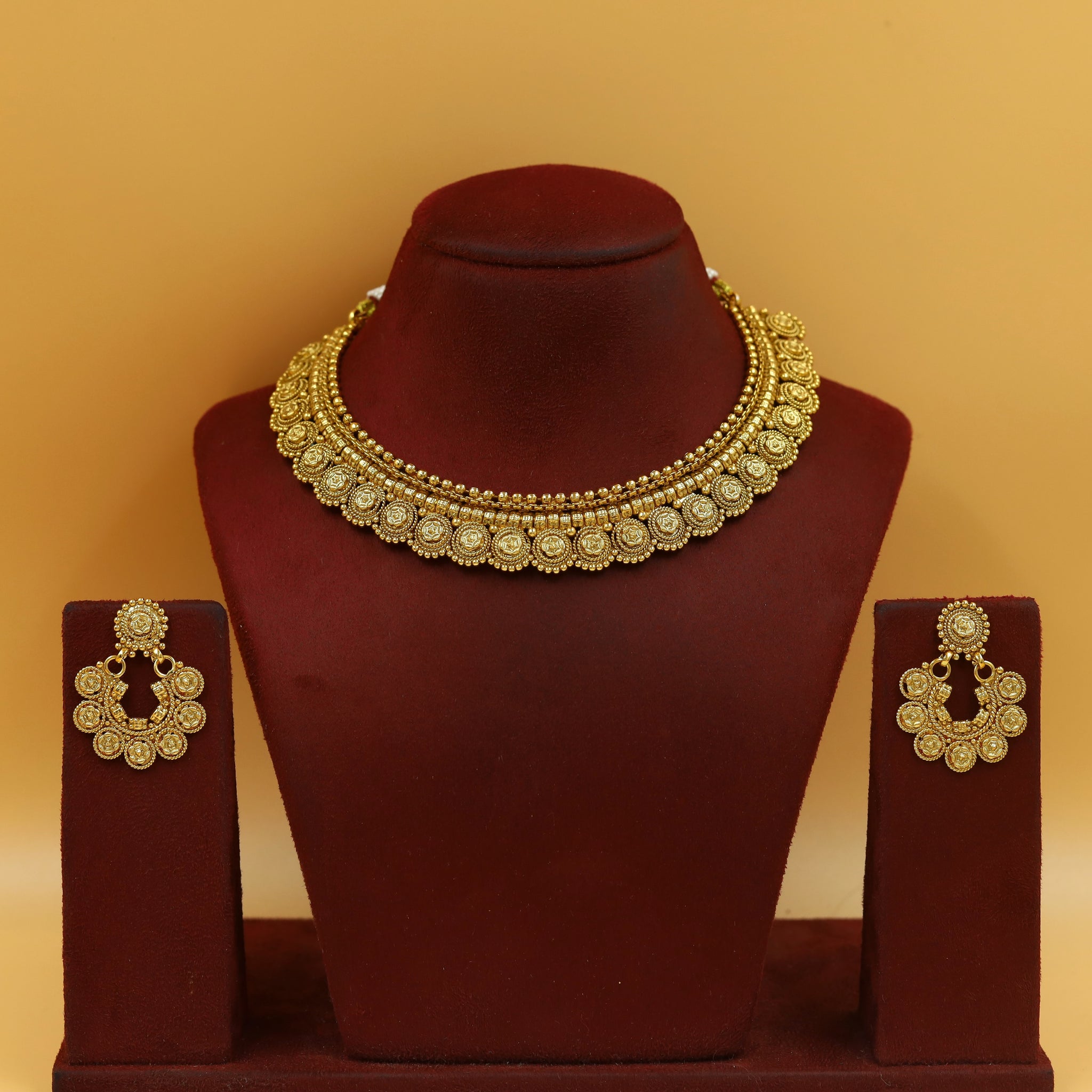 Round Neck Gold Look Necklace Set 17848-33