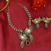 Round Neck Kundan Necklace Set 21229-28