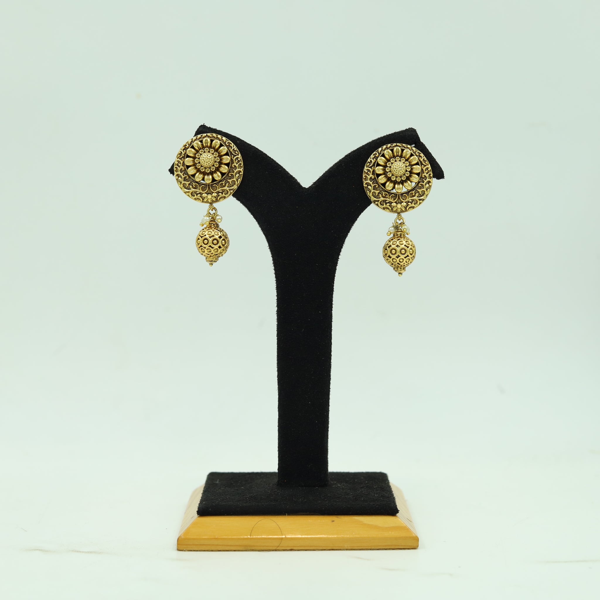Antique Gold Antique Earring 15756-28