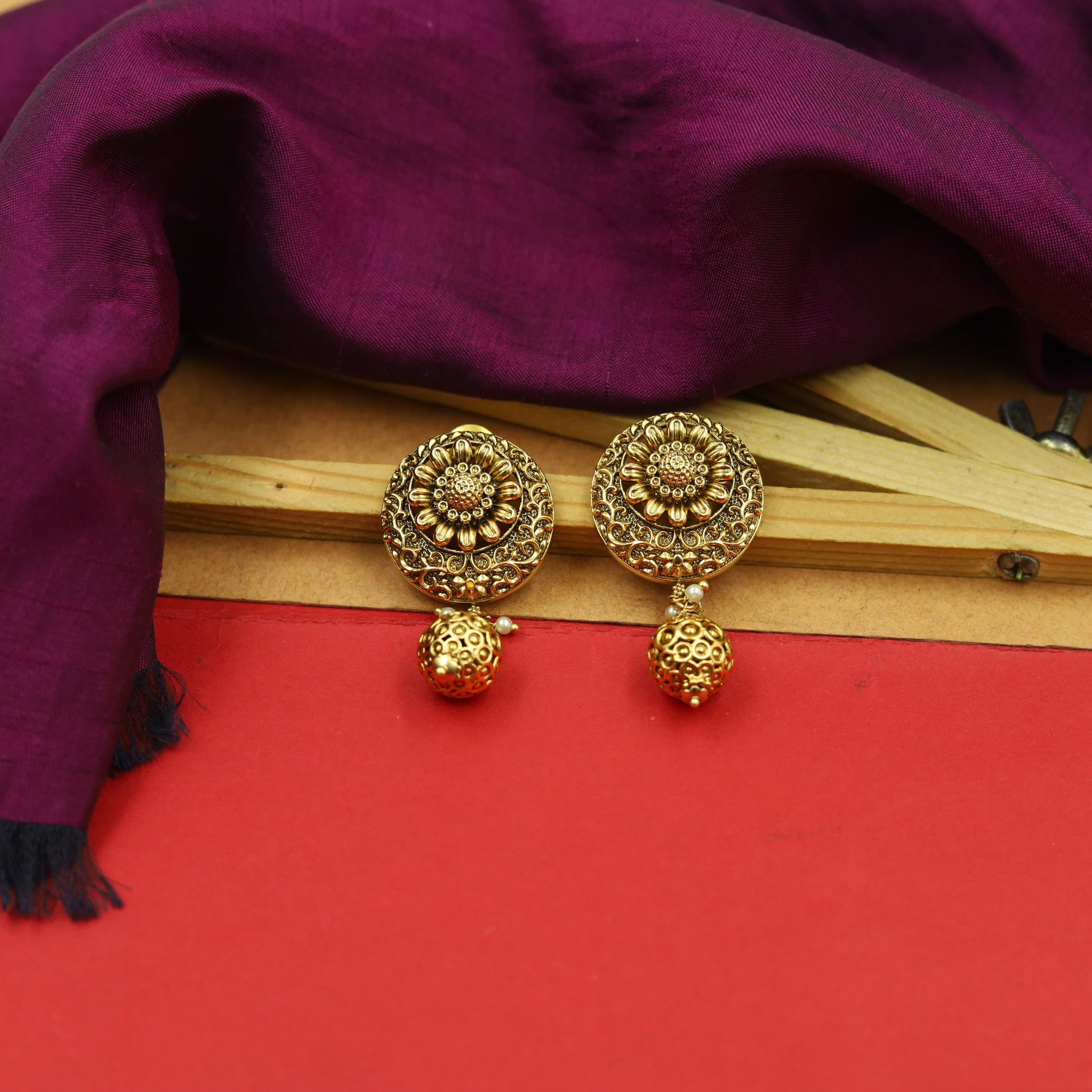 Antique Gold Antique Earring 15756-28