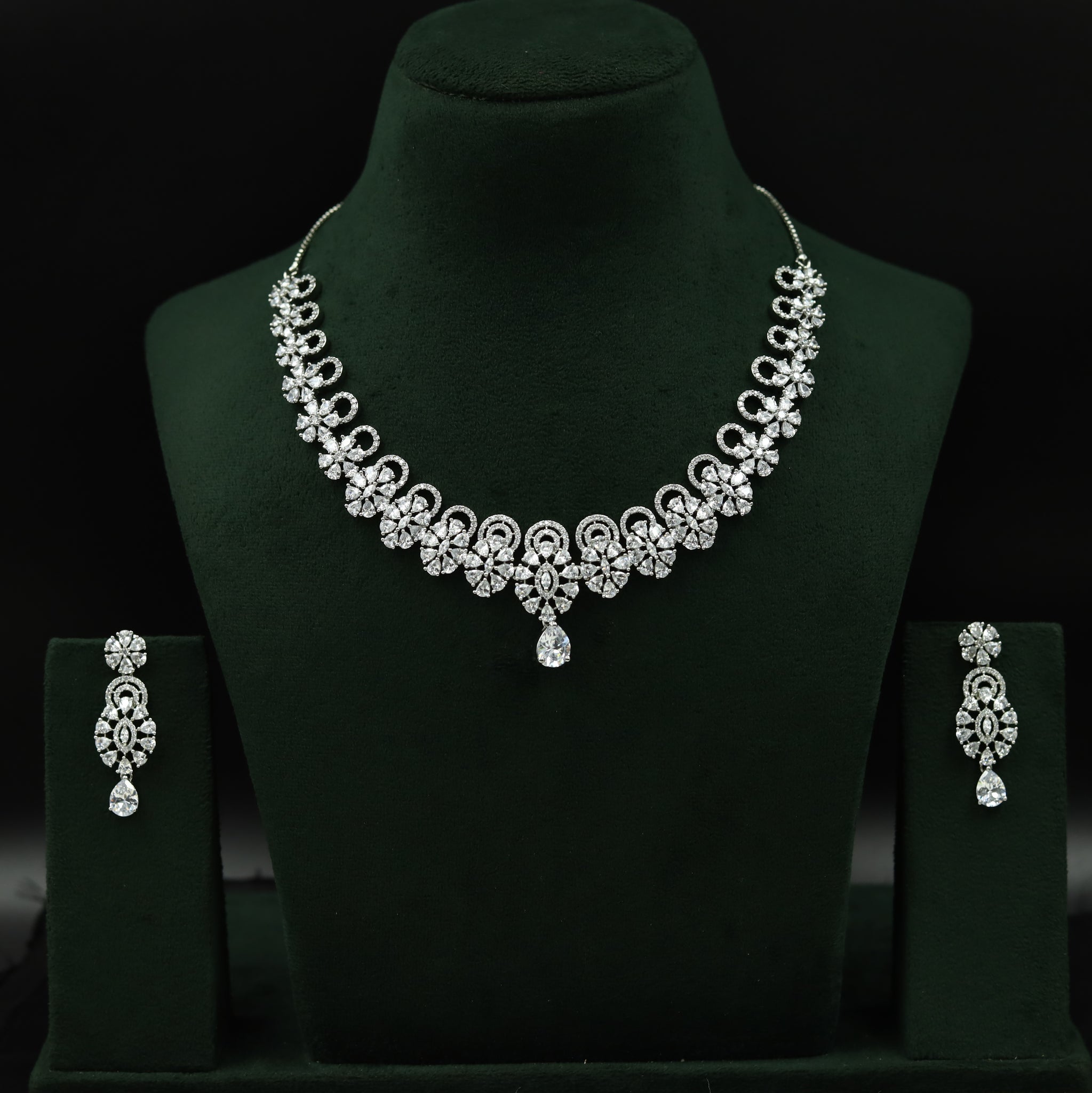 Silver Plated Zircon/AD Round Necklace Set 4967-9032