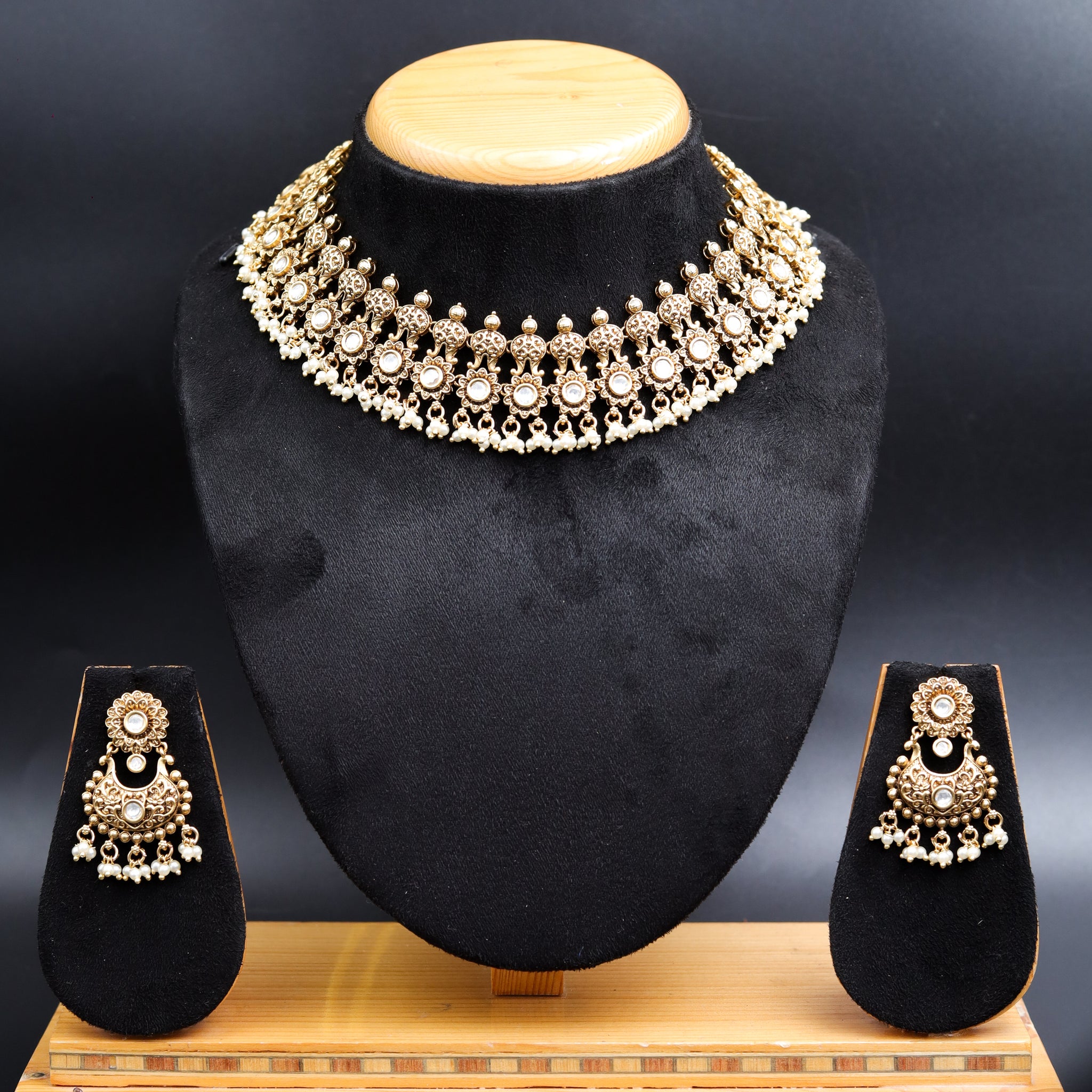 Antique Gold Plated Round Neck Necklace Set 10047-28