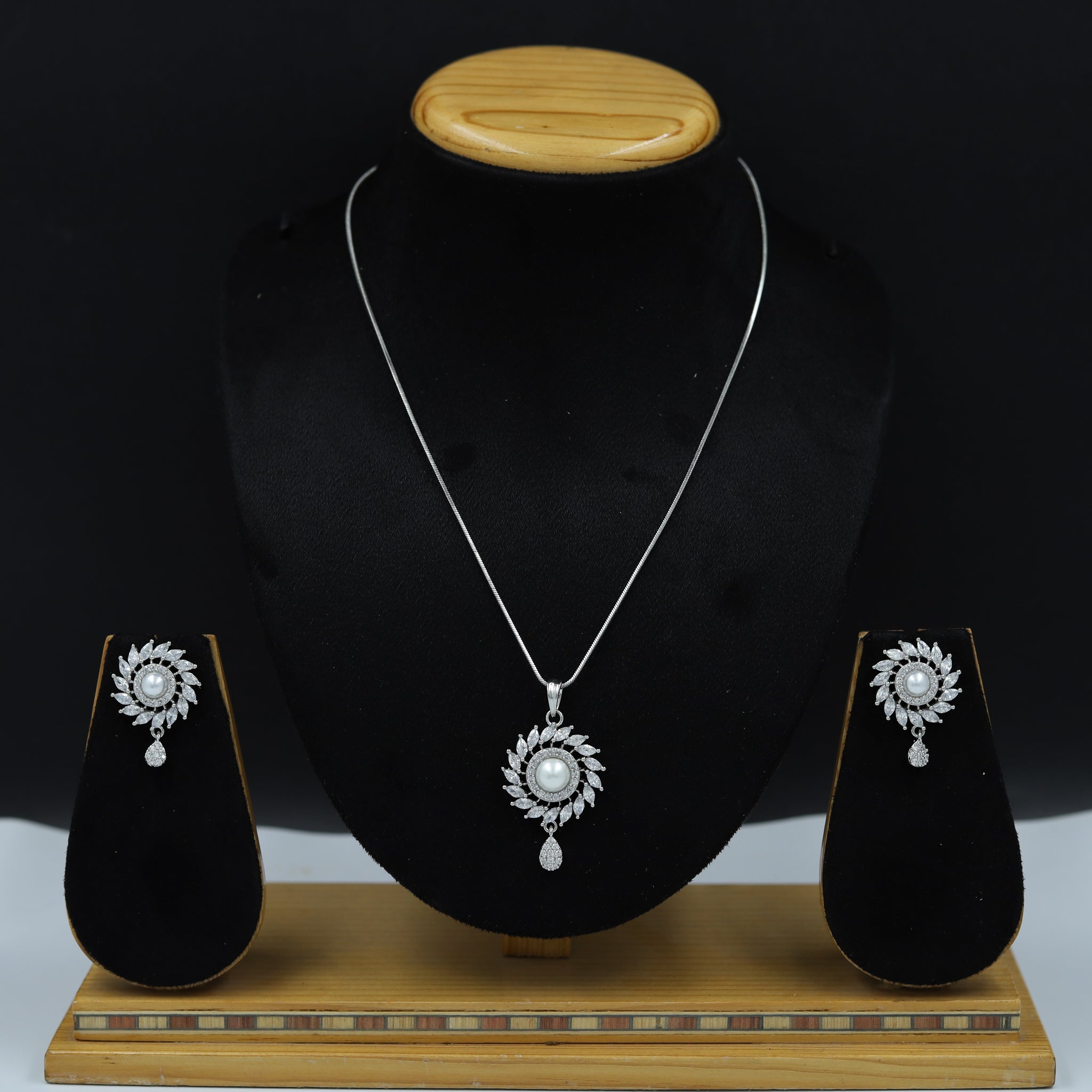 Ad pendant deals sets with price