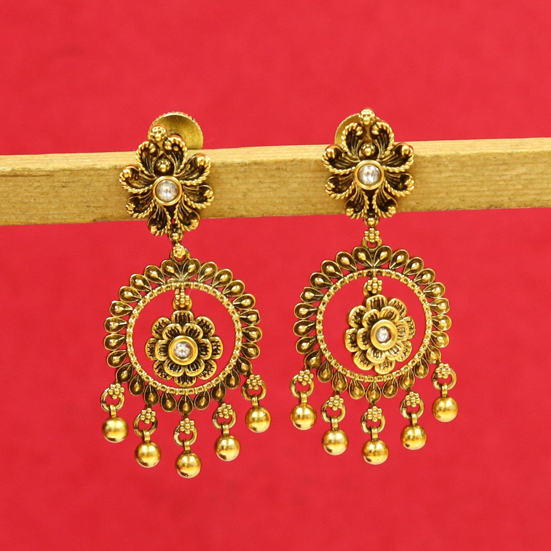 Light Antique Earring 18524-28