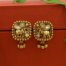 Tops/Studs Antique Earring 22245-31