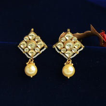 White Kundan Earring 3507-7572
