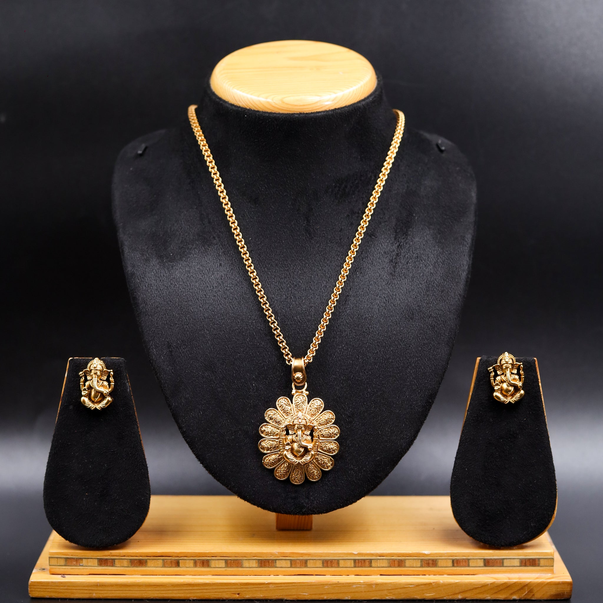 Antique Gold Plated Light Temple Pendant Set 10069-28