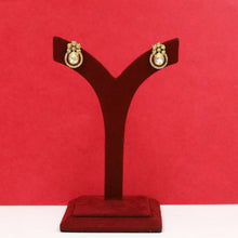 Tops/Studs Kundan Earring 18472-28