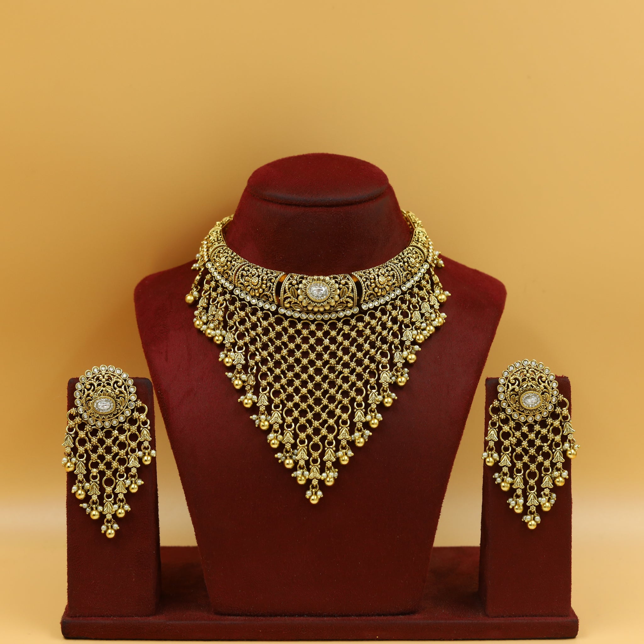 Round Neck Antique Necklace Set 18468-28