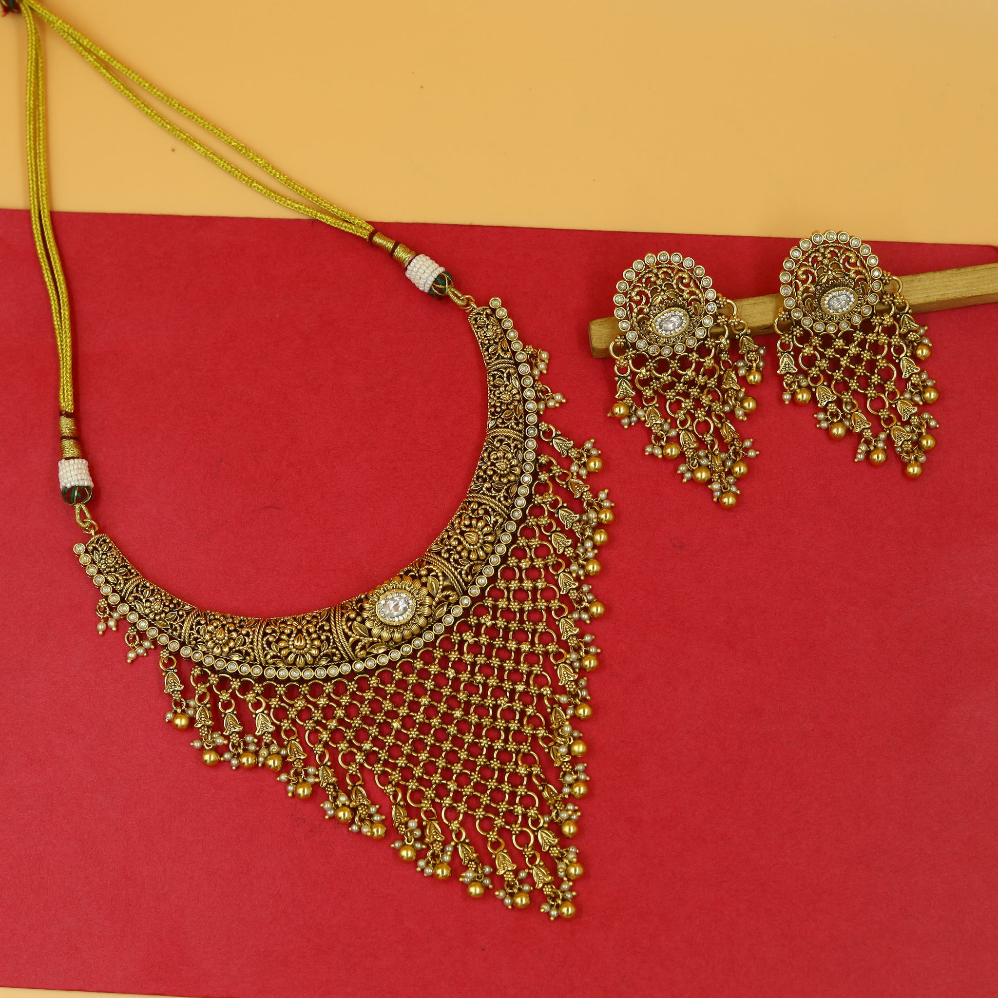 Round Neck Antique Necklace Set 18468-28