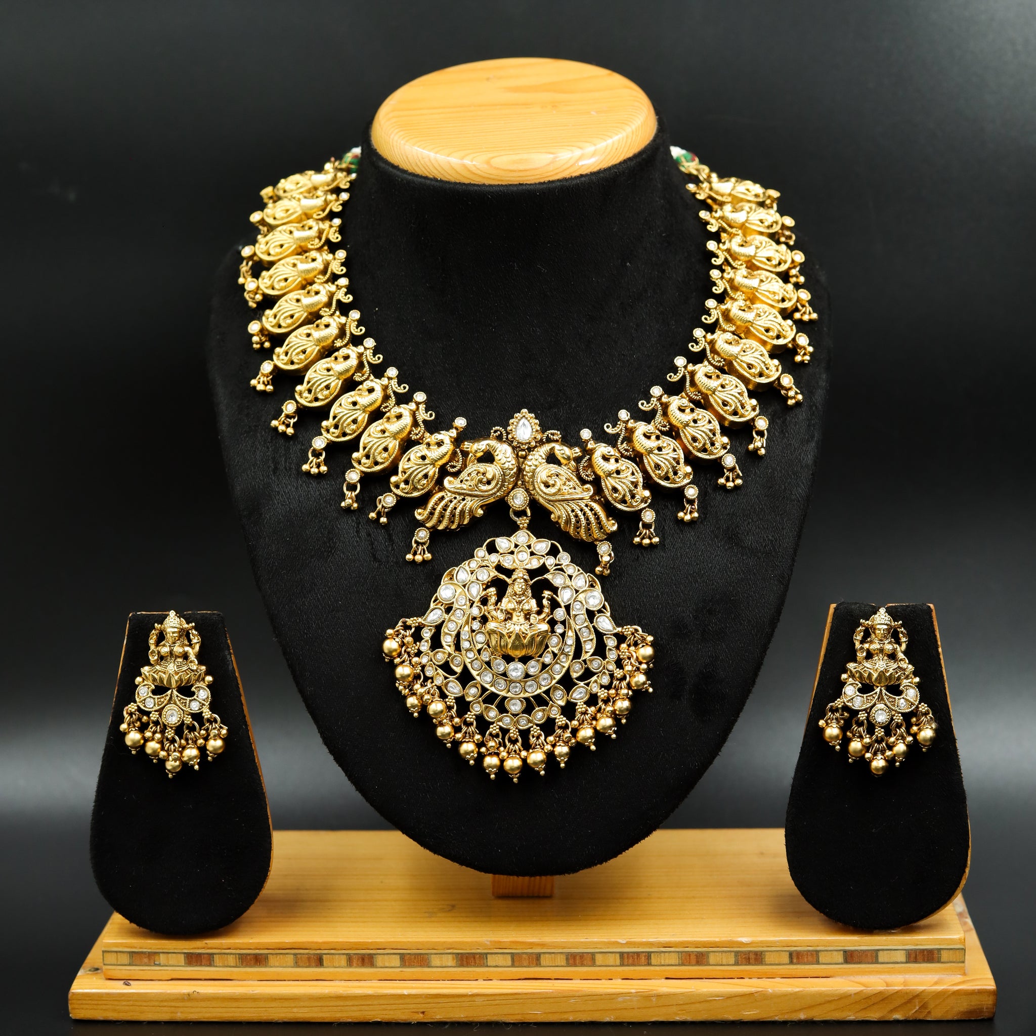 Antique Gold Plated Round Neck Temple Necklace Set 9966-28