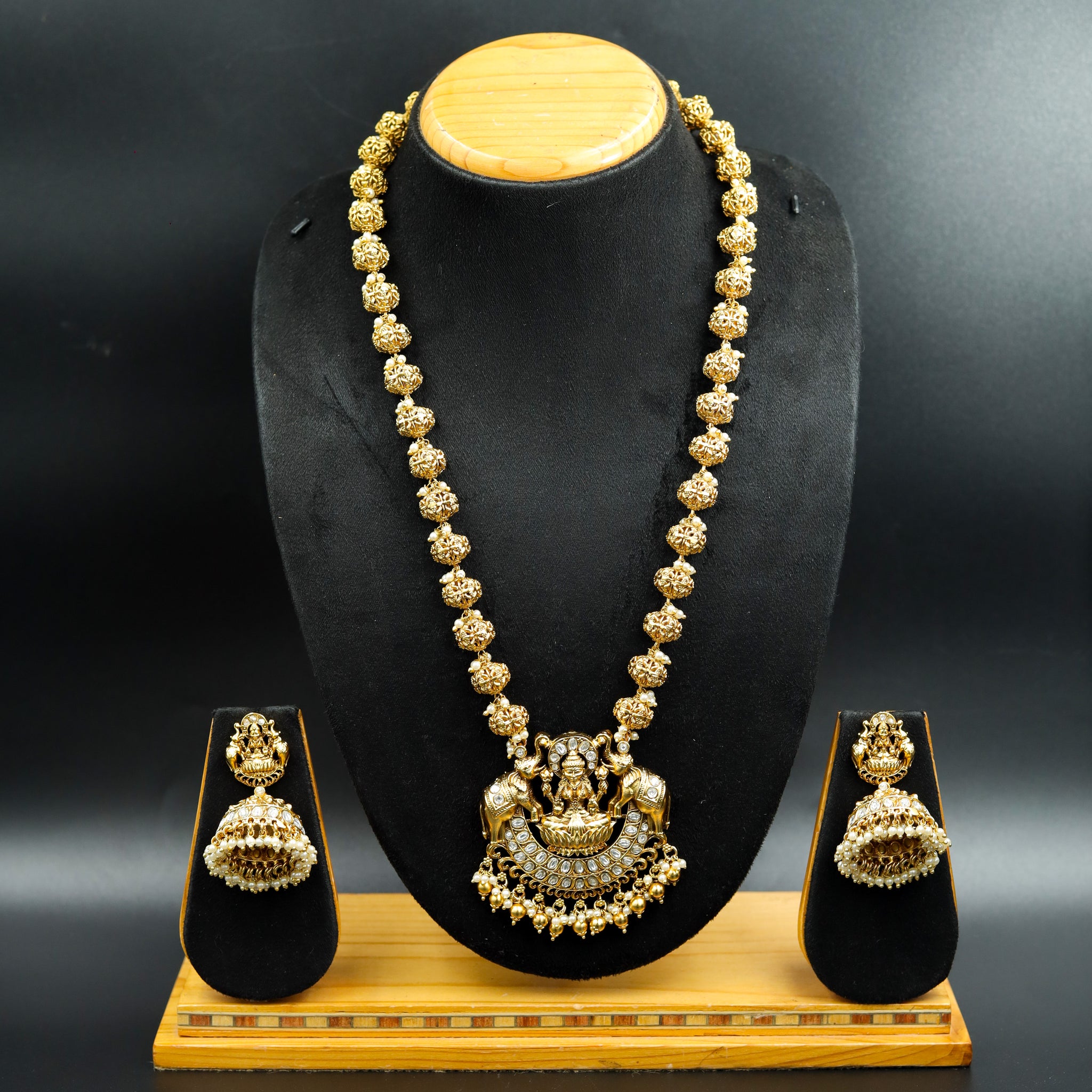 Antique Gold Plated Heavy Temple Pendant Set 9987-28