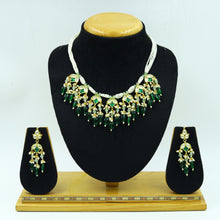 Round Neck Kundan Necklace Set 13594-56