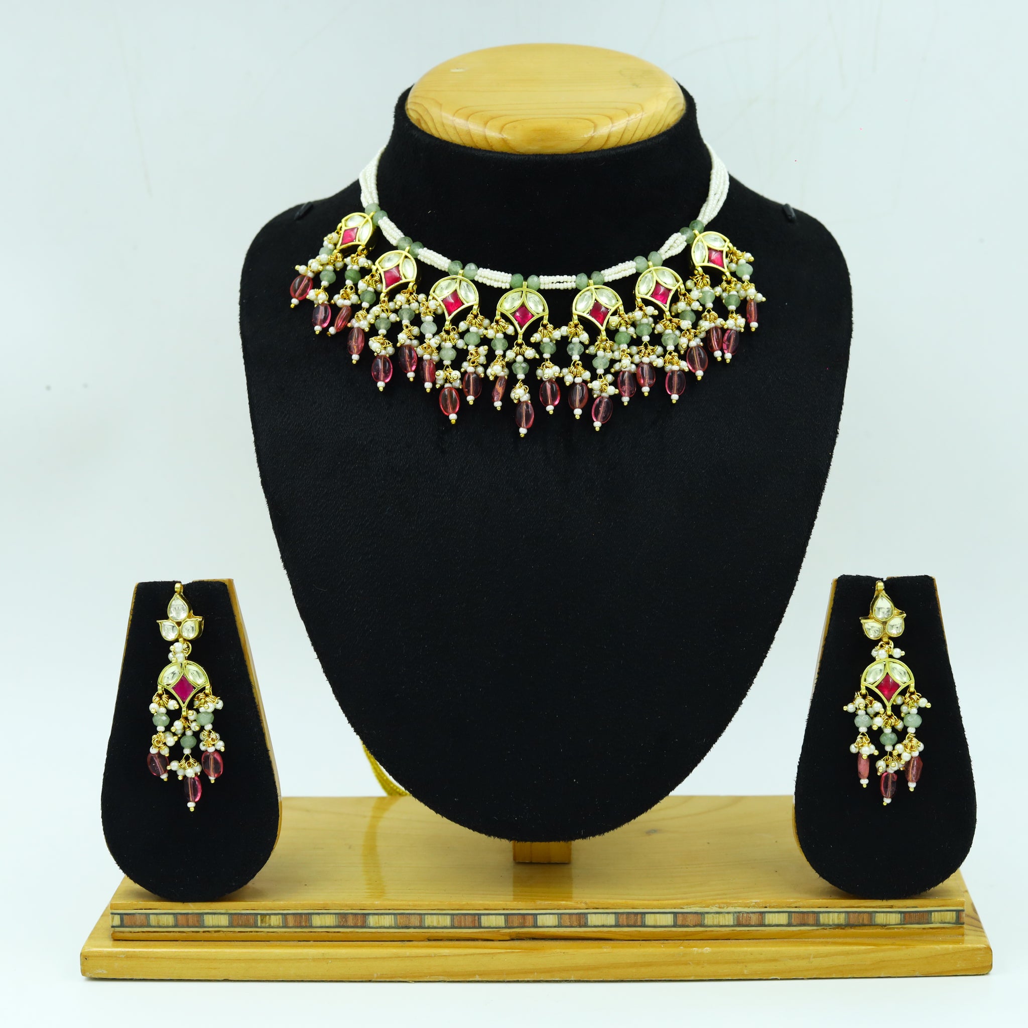 Round Neck Kundan Necklace Set 13594-56