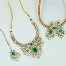 V Neck Kundan Necklace Set 21161-28