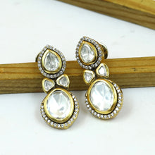 Round Neck Kundan Necklace Set 18945-68