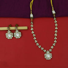 Round Neck Kundan Necklace Set 16723-28