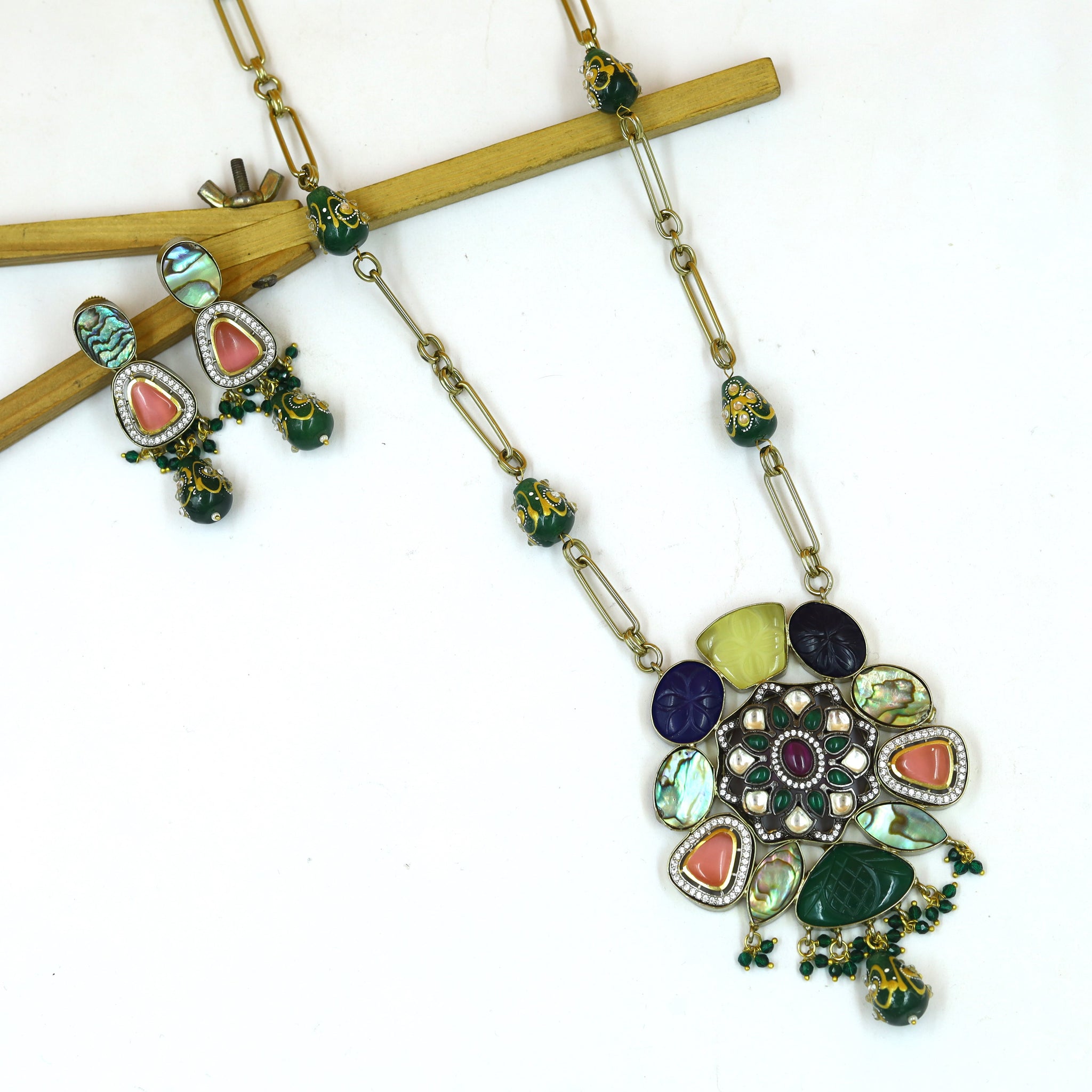 Sabyasachi Inspired Kundan Pendant Set 18949-42