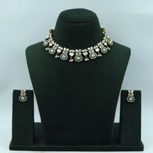 Round Neck Kundan Necklace Set 16725-28