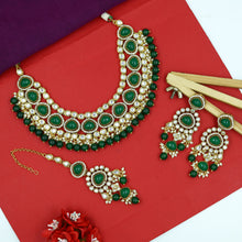 Round Neck Kundan Necklace Set 15923-28