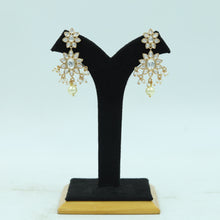 Light Kundan Earring 16759-28
