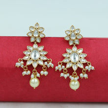 Light Kundan Earring 16759-28