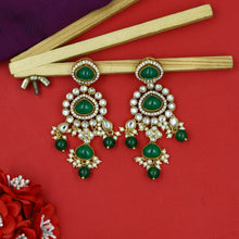 Round Neck Kundan Necklace Set 15923-28